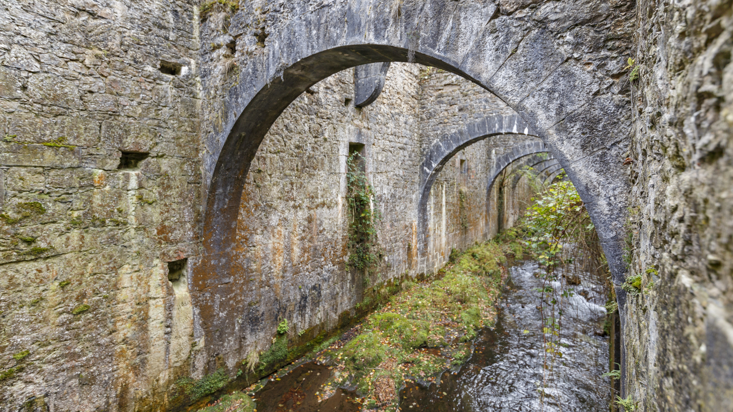 Arcos de la fábrica de armas de Orbaizeta